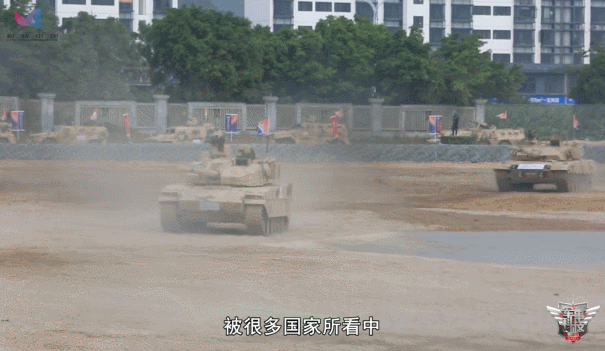 坦克秀技|炮管不动车身原地转圈 战场上这几项性能突出