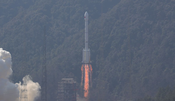 “太空摆渡车”如何应对太阳的“坏脾气”？