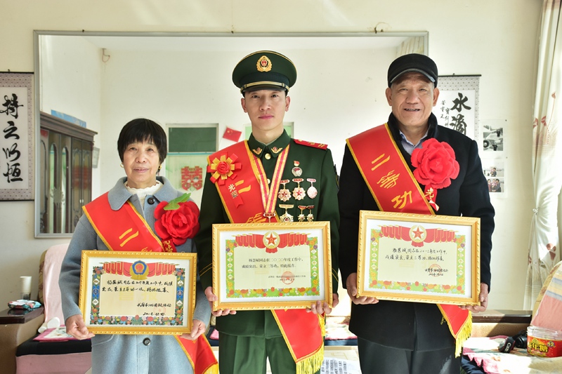 立功喜报送到家，一起见证军人荣耀！