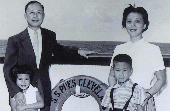 他抵得上五个海军陆战师，为了回到祖国克服万难，托起民族希望