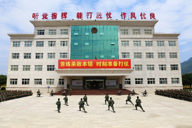 谁英雄，谁好汉，比比看！直击新兵会操场