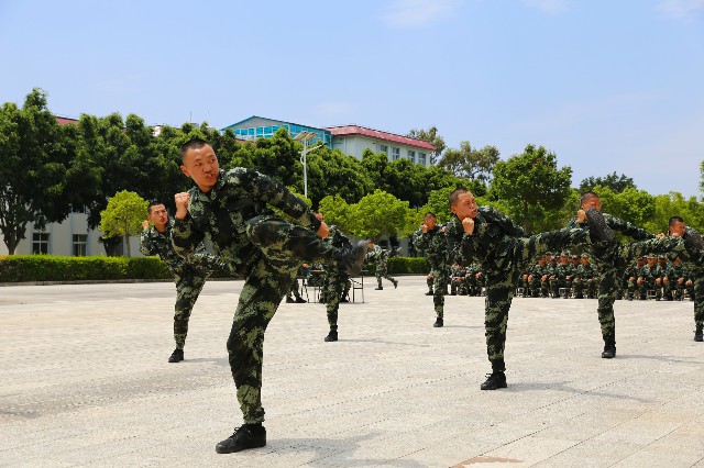 谁英雄，谁好汉，比比看！直击新兵会操场