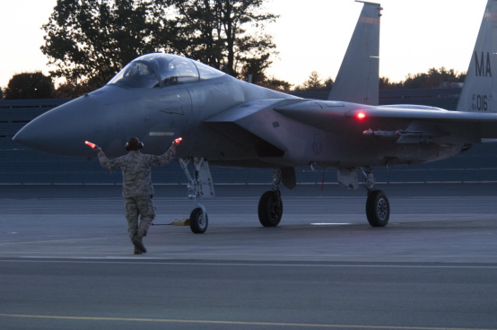 现代空战的开辟者——F-15“鹰”式战斗机