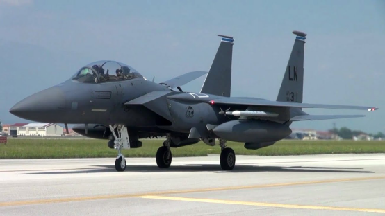 现代空战的开辟者——F-15“鹰”式战斗机