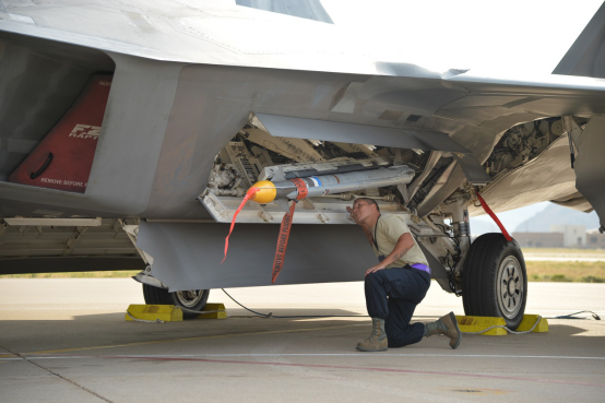 F-22“猛禽”,开辟新世纪的空战